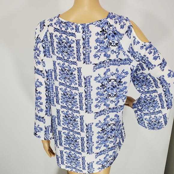 Soho Cold Shoulder Tunic Top Size L Blue Floral - Picture 7 of 16